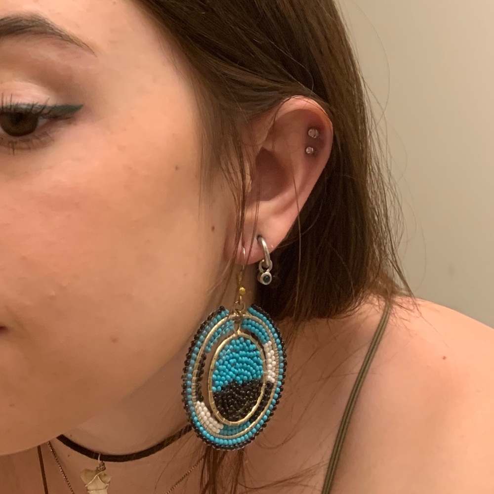 groovy blue/white beaded earrings